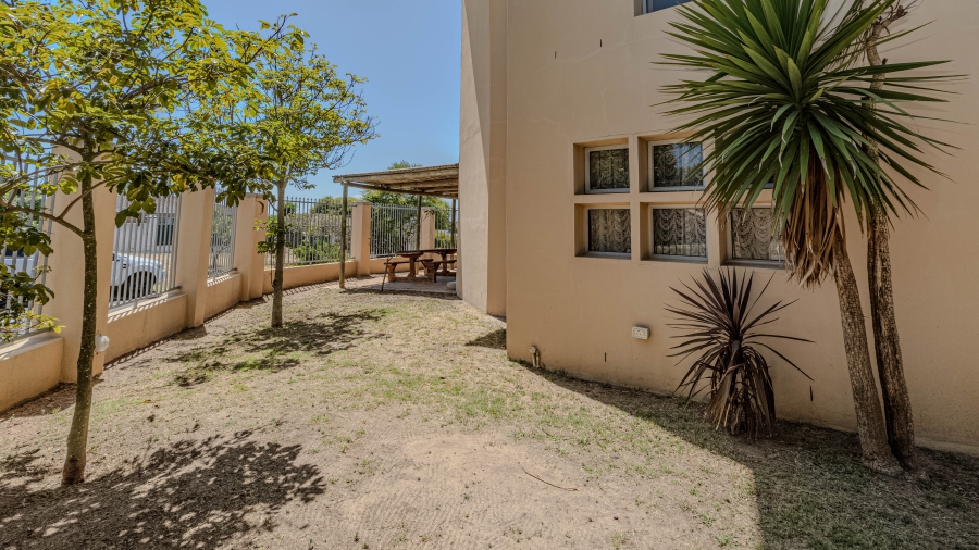 6 Bedroom Property for Sale in Vredekloof Heights Western Cape